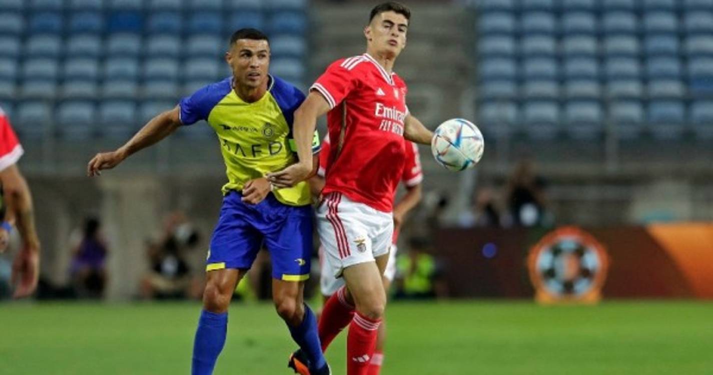 Benfica goleia Al Nassr, de Ronaldo, no Algarve