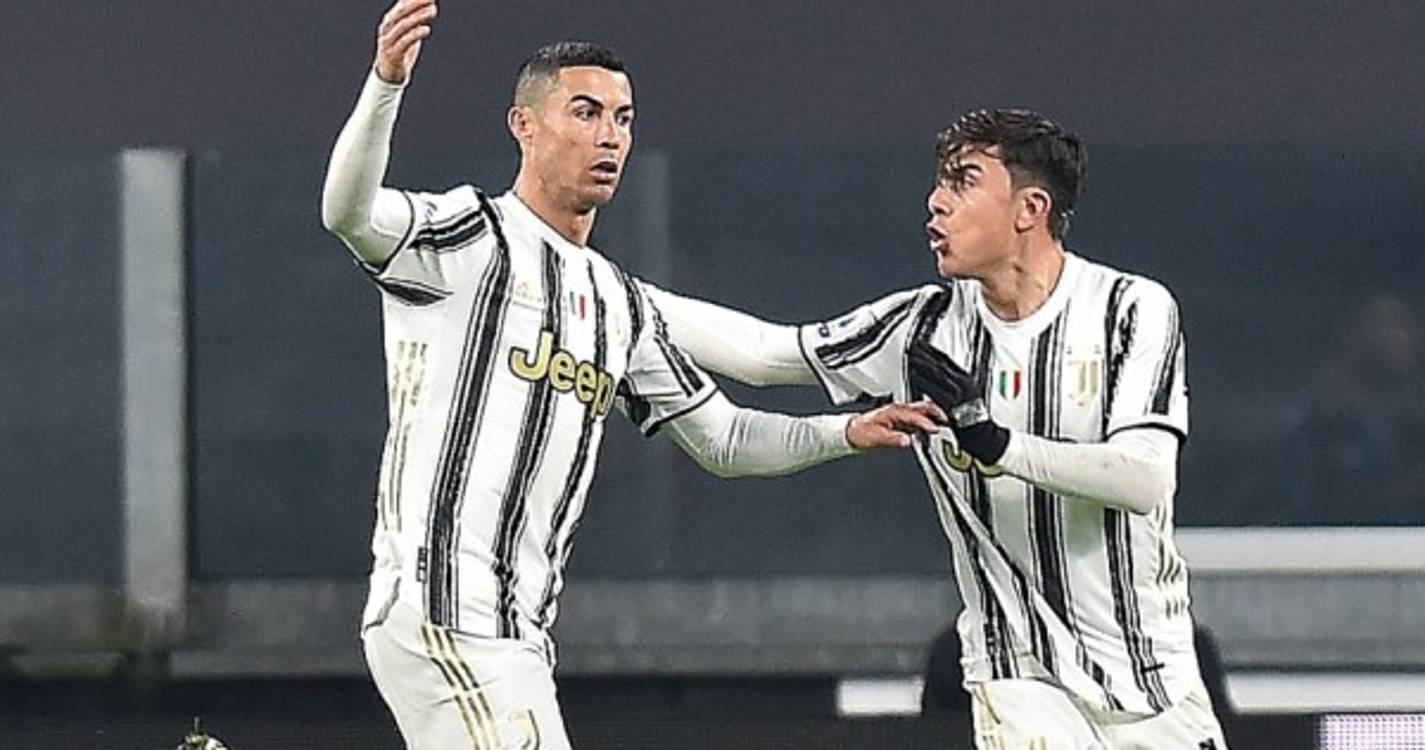 Ronaldo bisou e assistiu