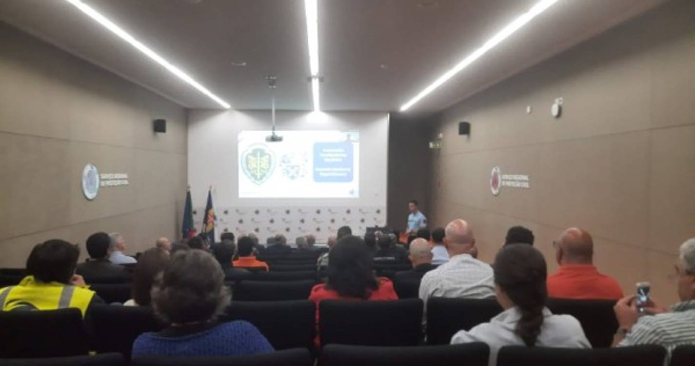 Secretaria decide às 20h00 se as escolas da Região encerram amanhã