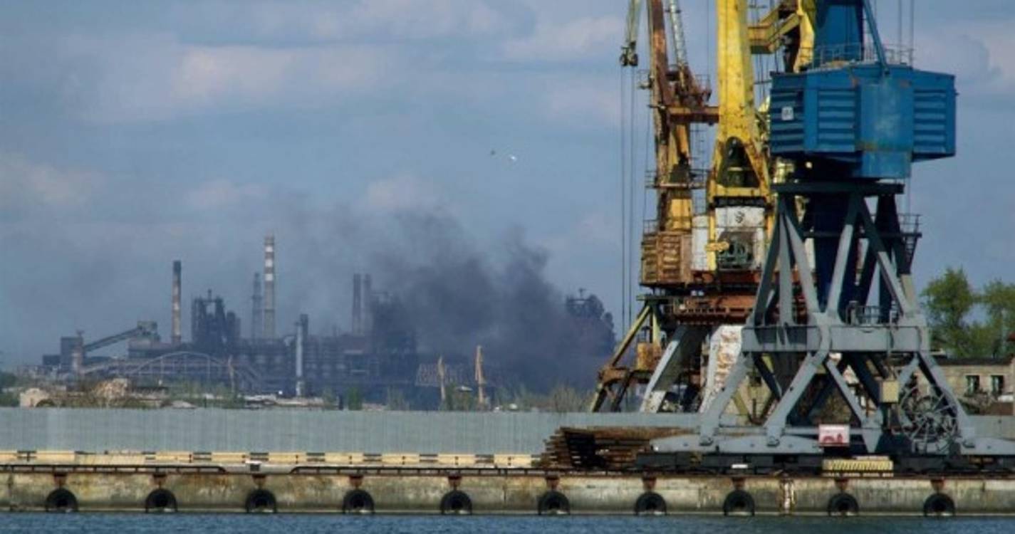 Ucrânia: Primeiro cargueiro zarpa de Mariupol após ocupação russa da cidade