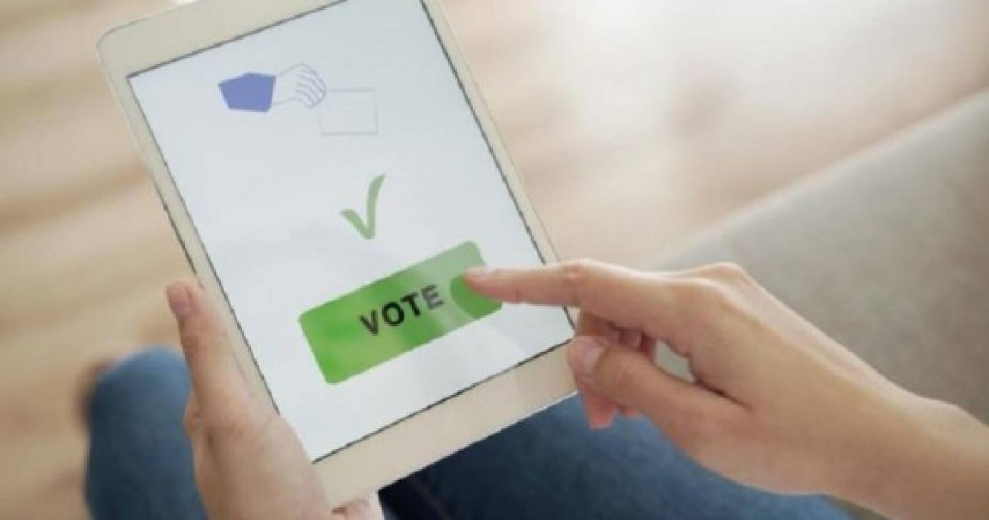 Governo garante condições técnicas para avançar projeto piloto de voto eletrónico nas comunidades