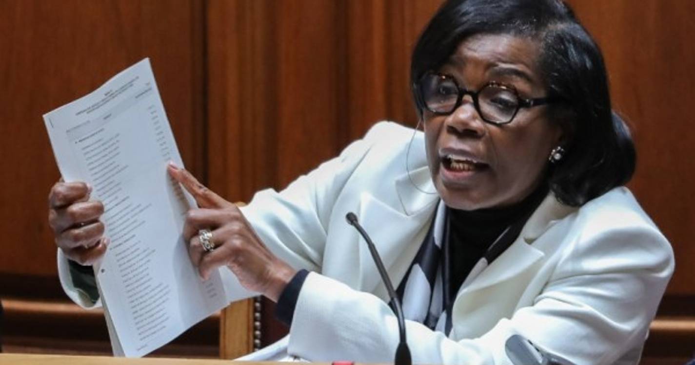 Governo aprova diploma que permite autenticação de documentos por videoconferência