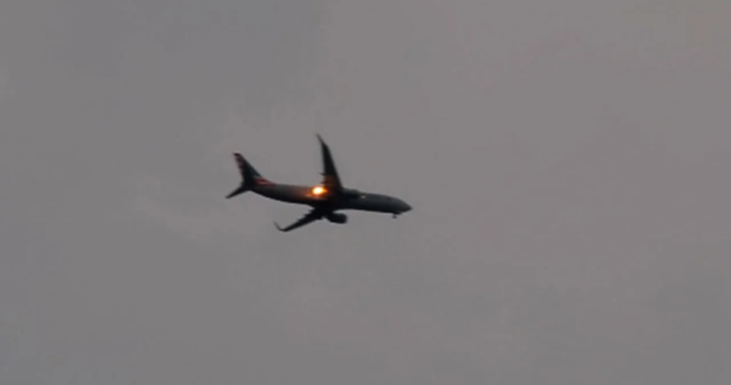 Avião incendeia-se pouco depois da descolagem devido a colisão com aves (com vídeo)