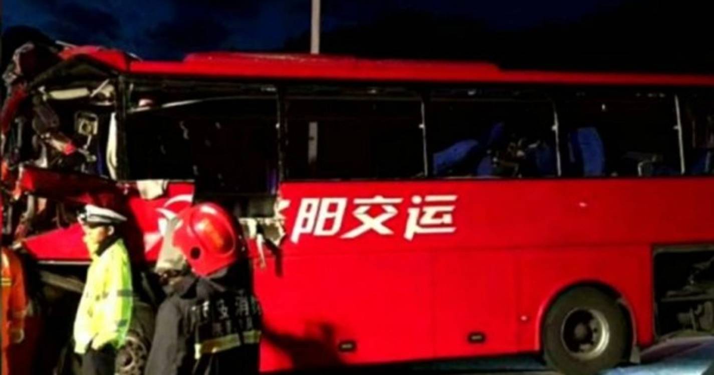 Acidente de autocarro mata 27 pessoas na China