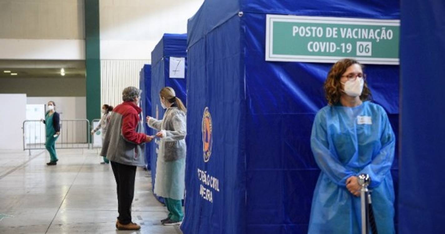 Centros de vacinação sofrem alterações de horários