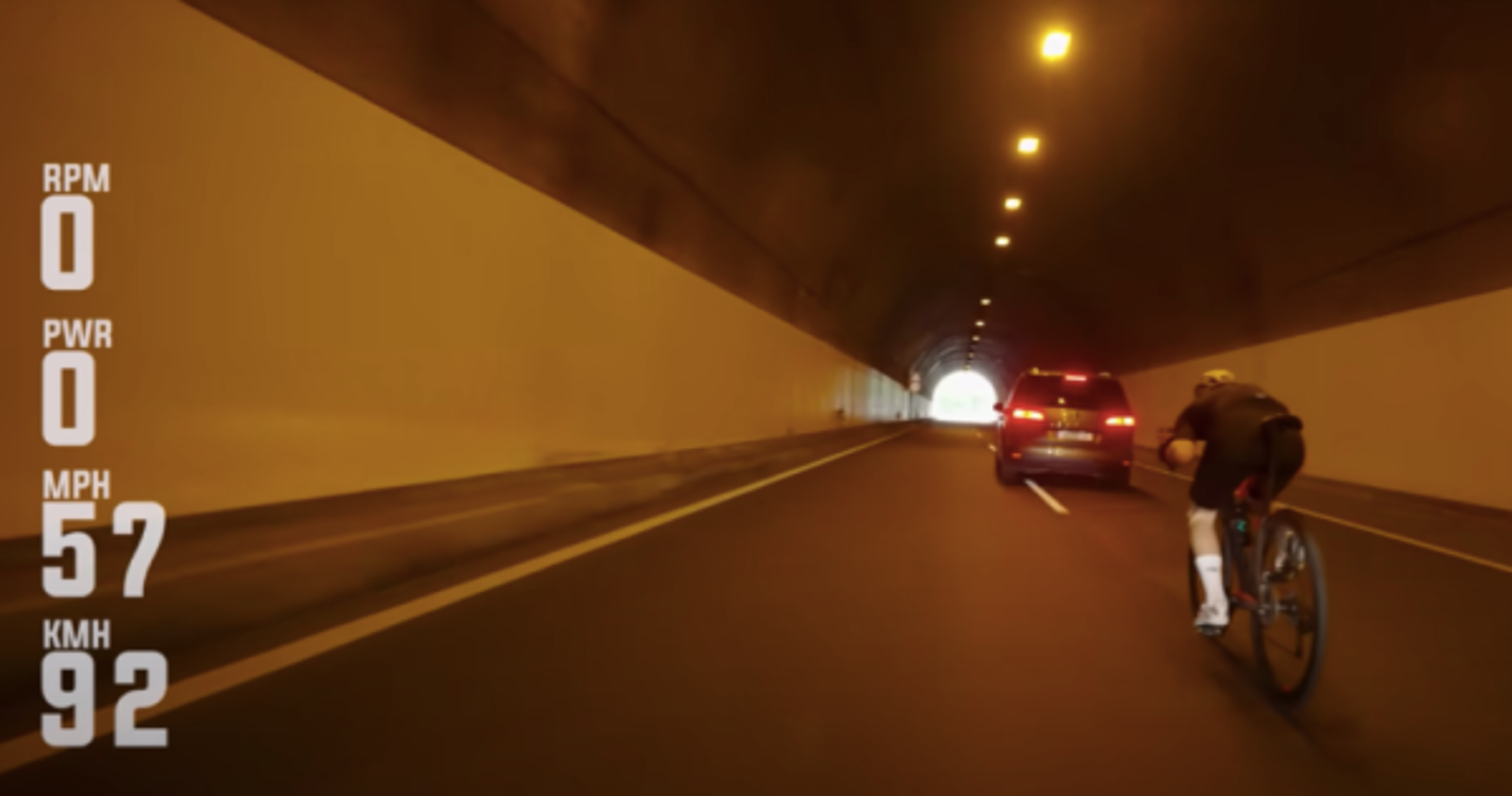 Ciclista entrou na via rápida e chegou a circular acima dos 90km/h (com vídeo)