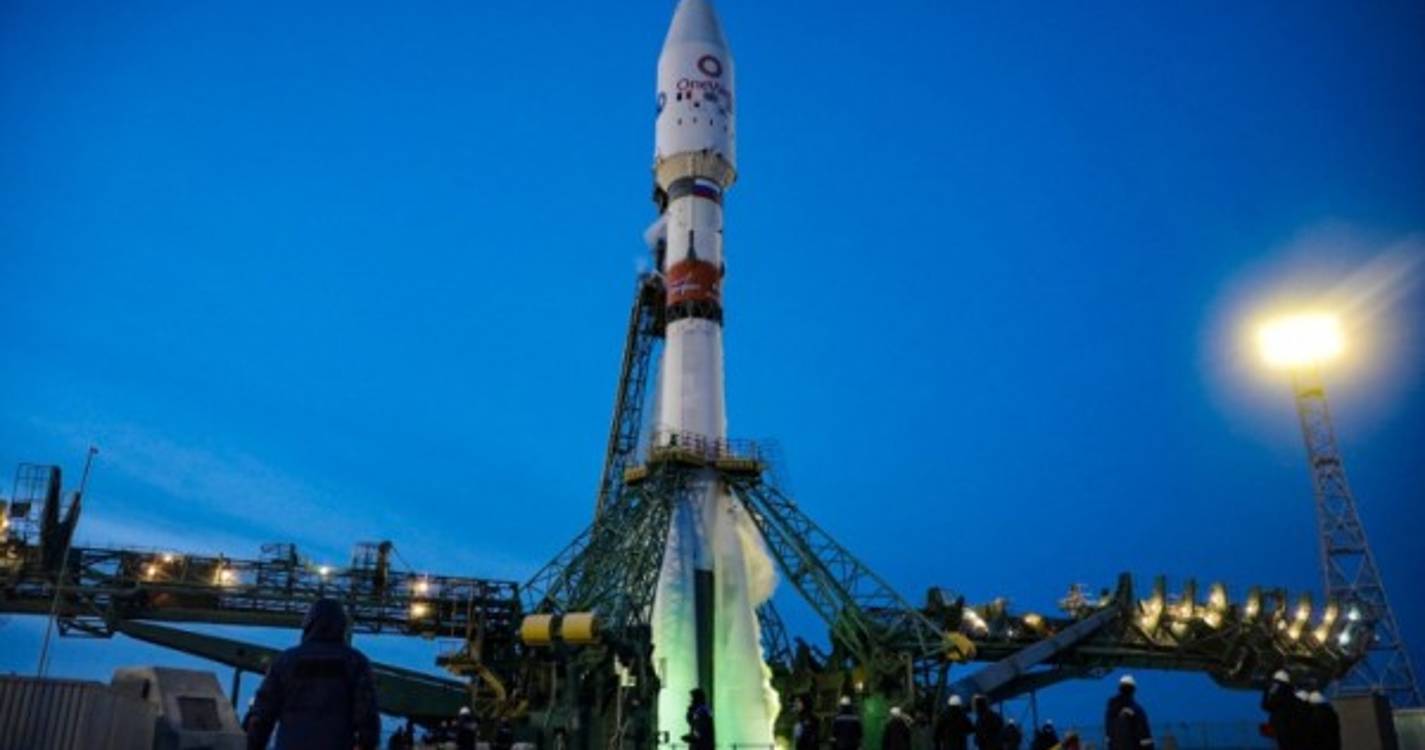 Rússia lança satélite iraniano suspeito de poder apoiar invasão da Ucrânia