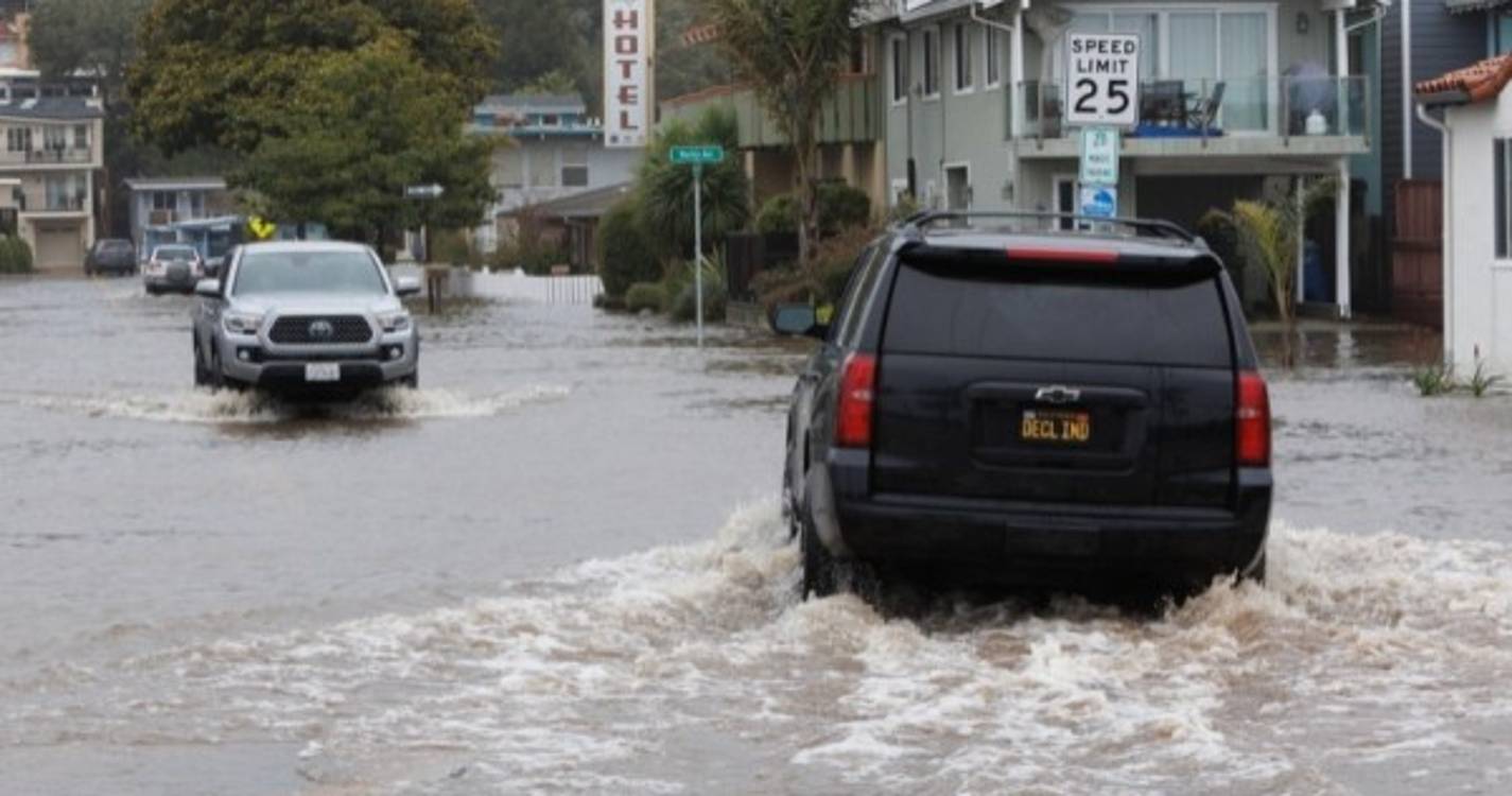 Rios atmosféricos inundam Califórnia com mais chuva e neve