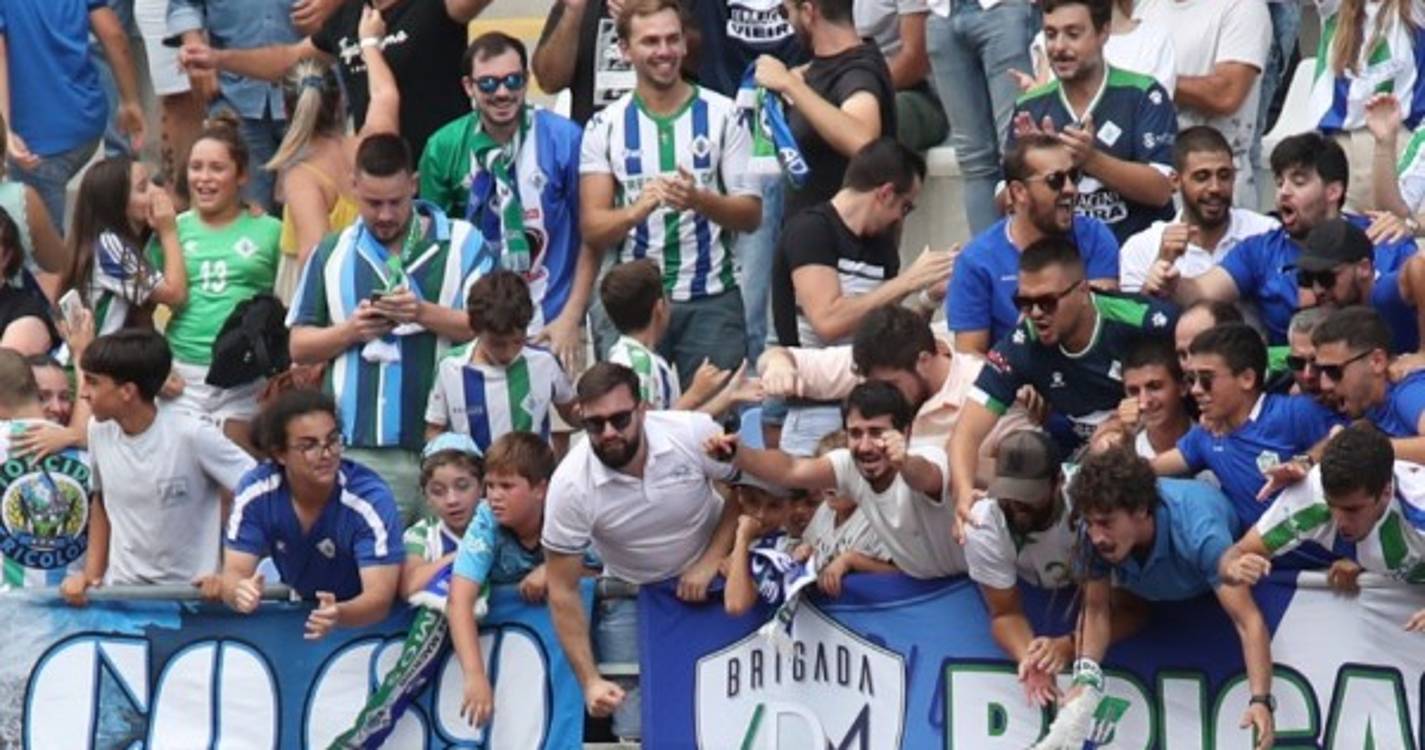 Veja o vídeo da festa do 'tomba-gigantes' AD Machico