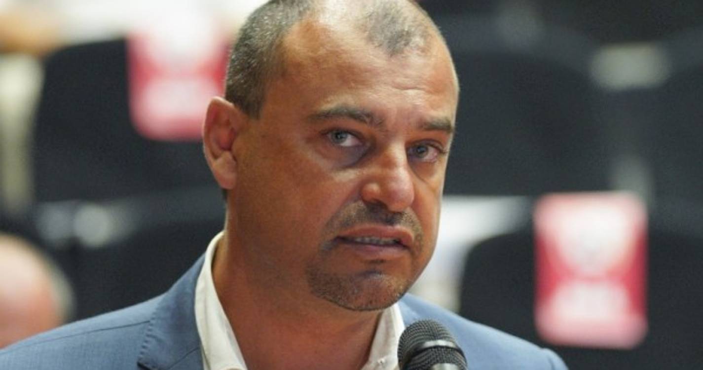 Menezes de Oliveira é candidato à liderança do PS-M