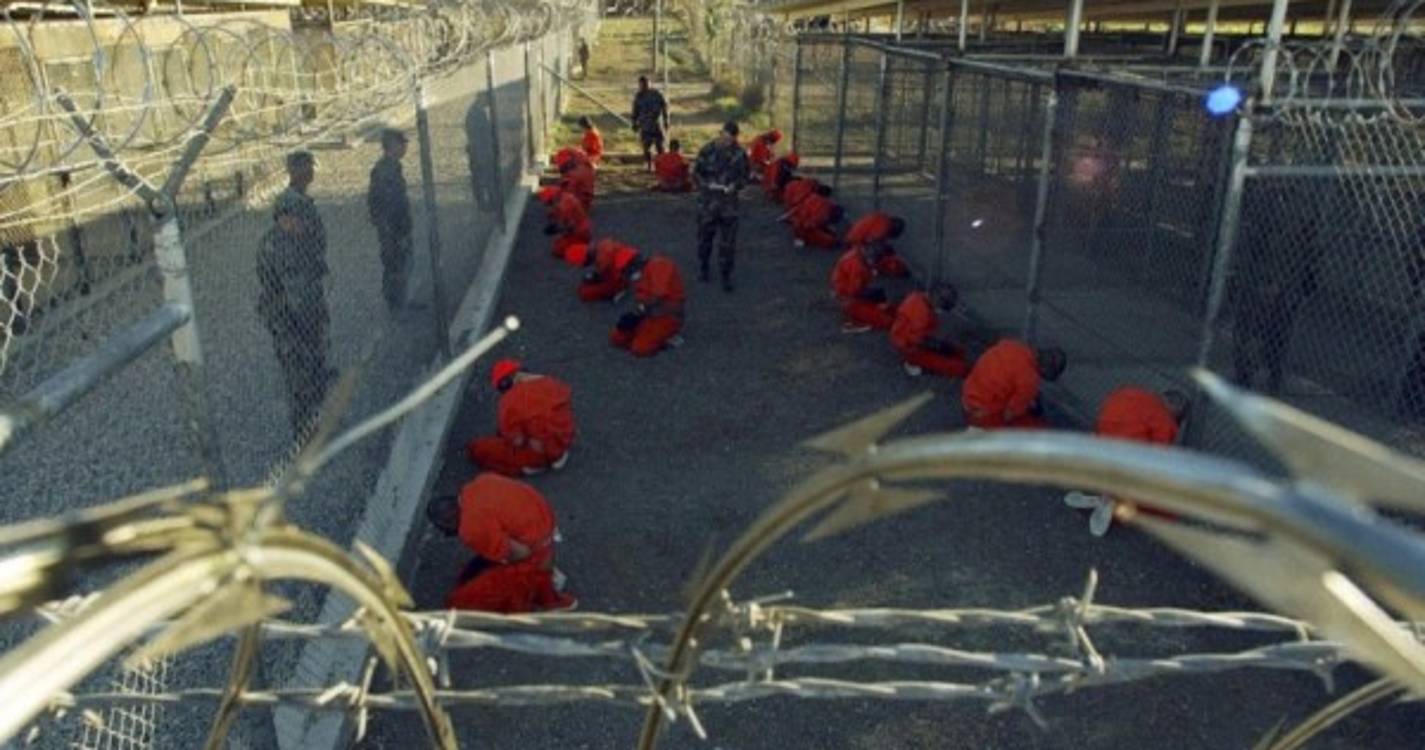 Detidos em Guantanamo sujeitos a tratamento cruel, desumano e degradante