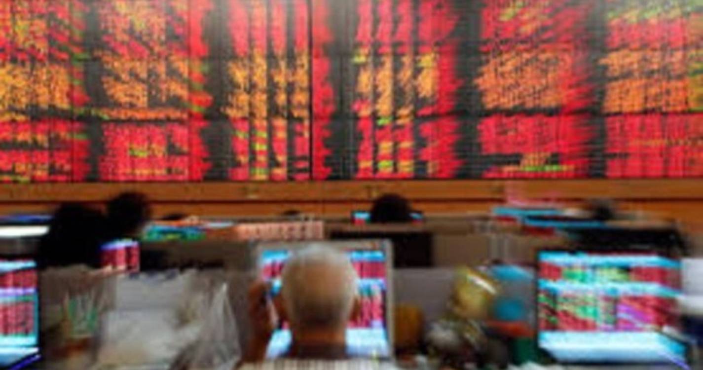 Bolsa de Wall Street negoceia mista no início da sessão