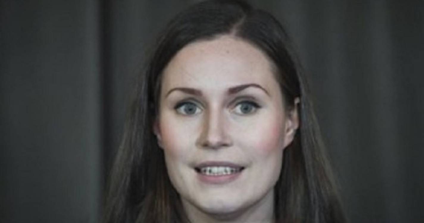 Finlandesas filmam-se a dançar em apoio a Sanna Marin