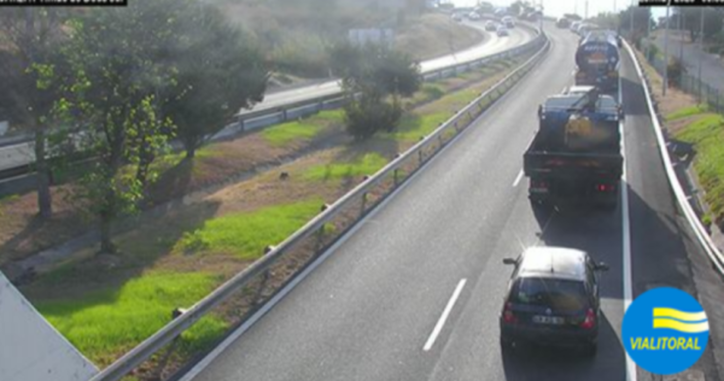 Acidente na via rápida, zona da Assomada, complica trânsito