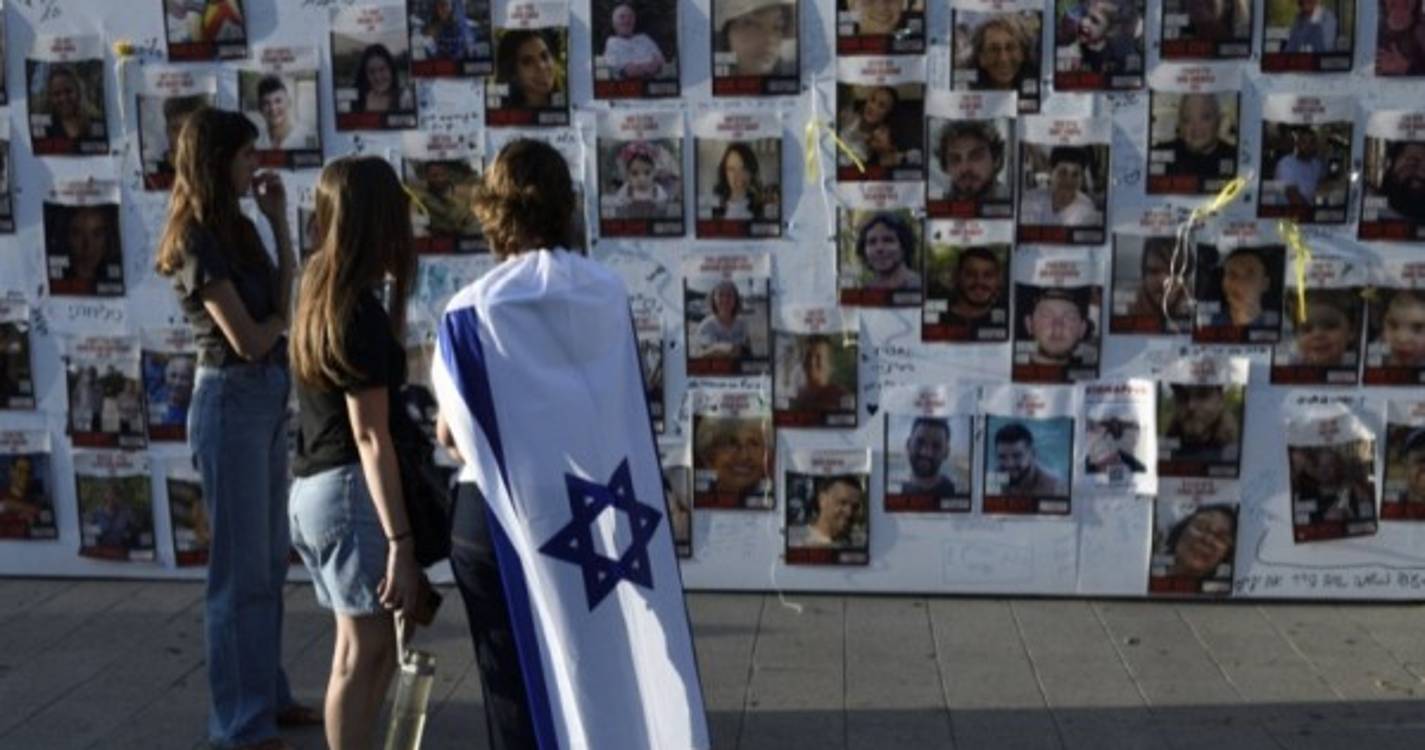 Famílias de reféns isrealitas felizes com libertação mesmo que parcial