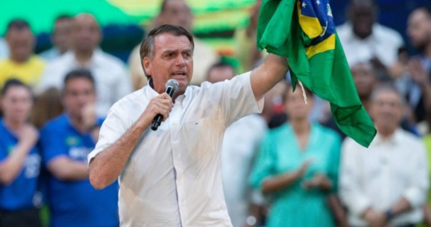 Bolsonaro apresenta candidatura contra "comunismo" de Lula