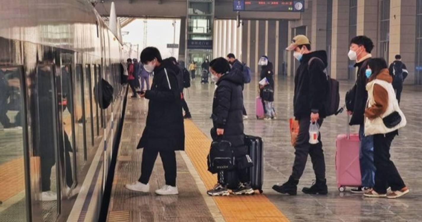 Várias províncias da China afirmam ter ultrapassado o pico de infeções