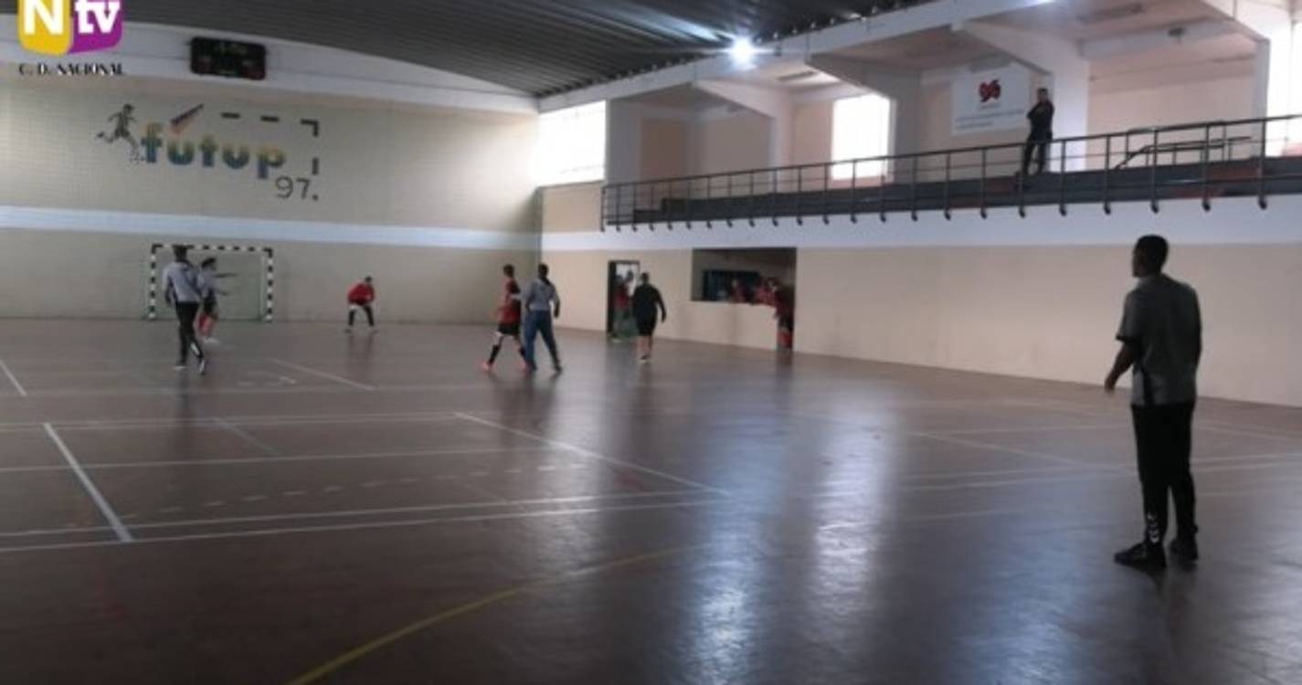 Comitiva alvi-negra levou futebol ao Estabelecimento Prisional do Funchal