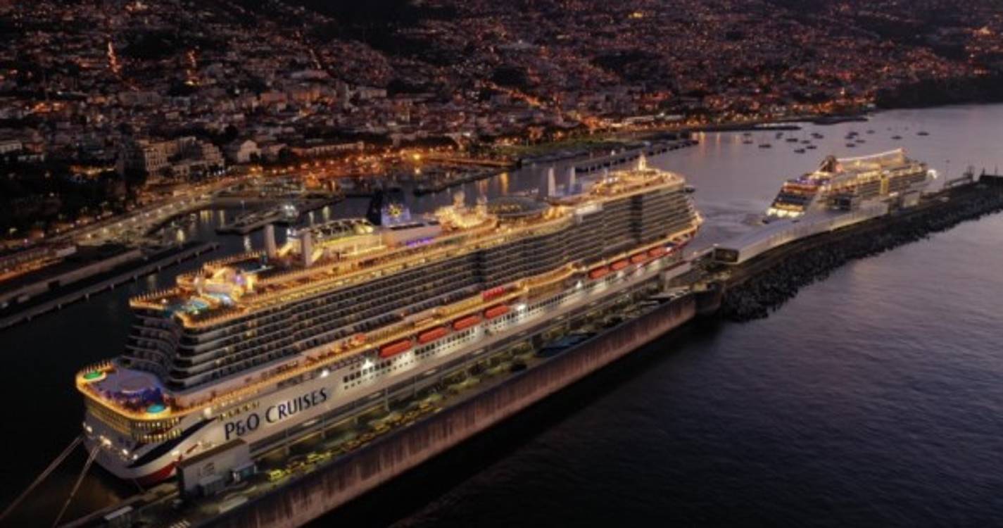 Gigantes dos mares ‘Iona’ e ‘Europa 2’ emolduram Porto do Funchal (com fotos)