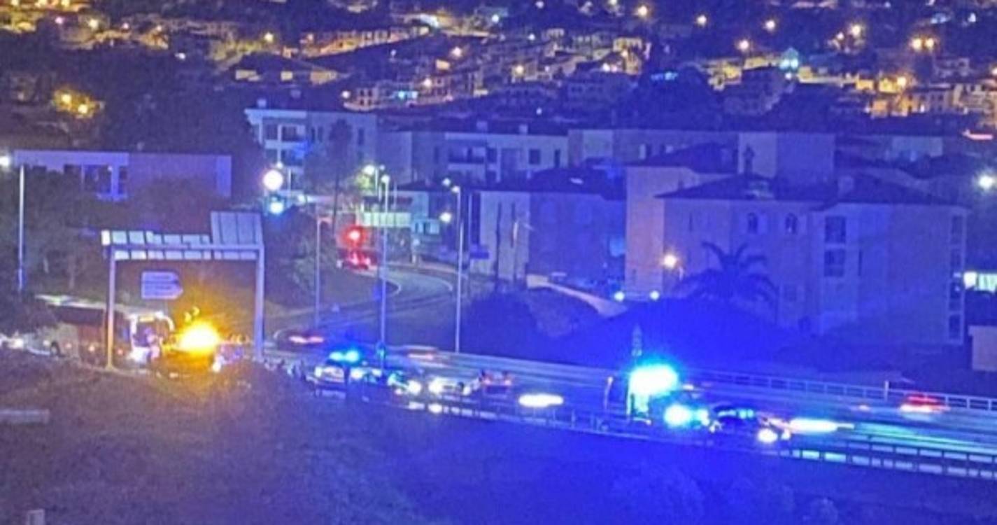 Acidente na via rápida gera forte aparato e congestionamento