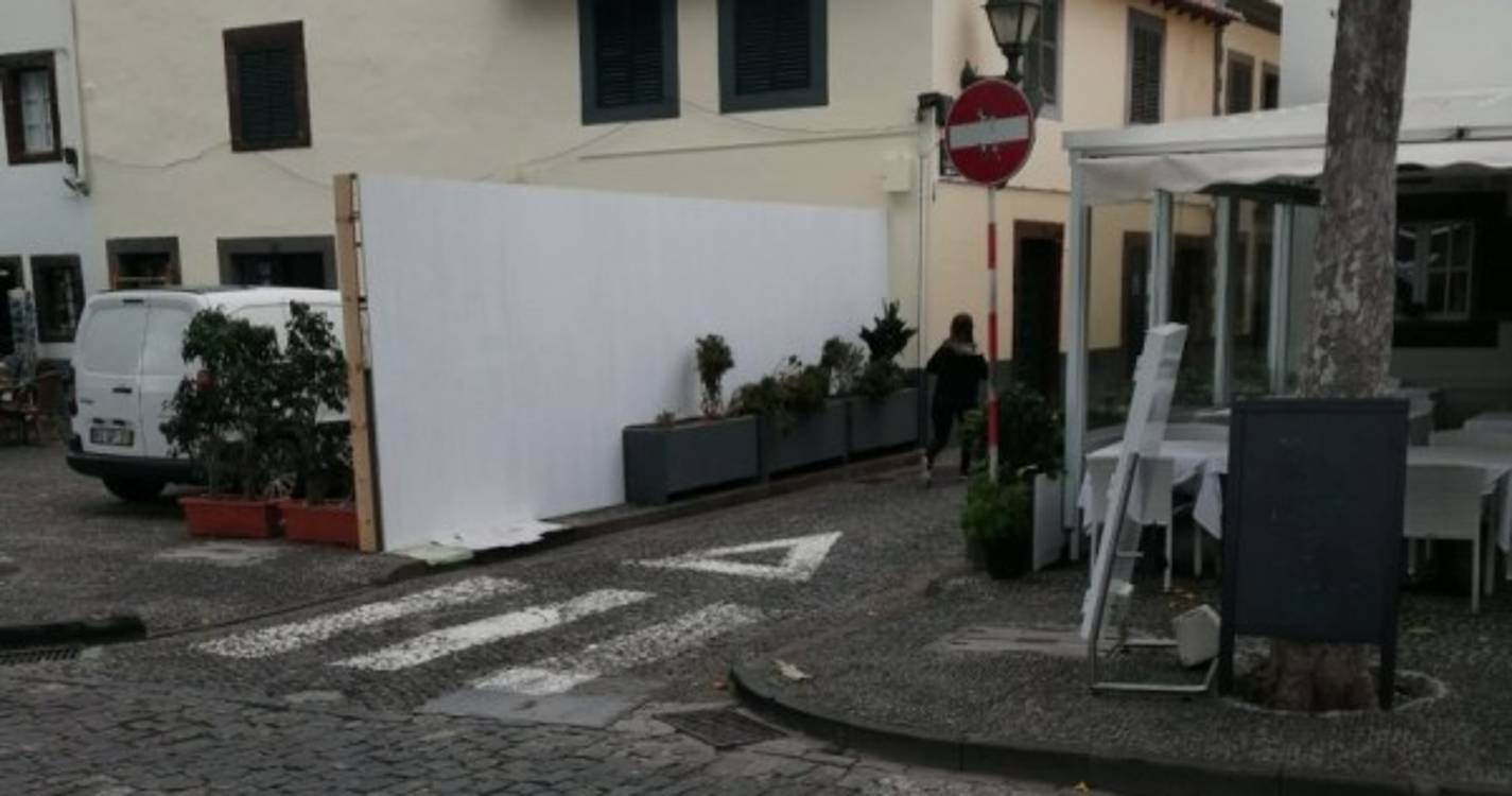 'Muro' na travessa João Caetano, na Zona Velha, indigna moradores