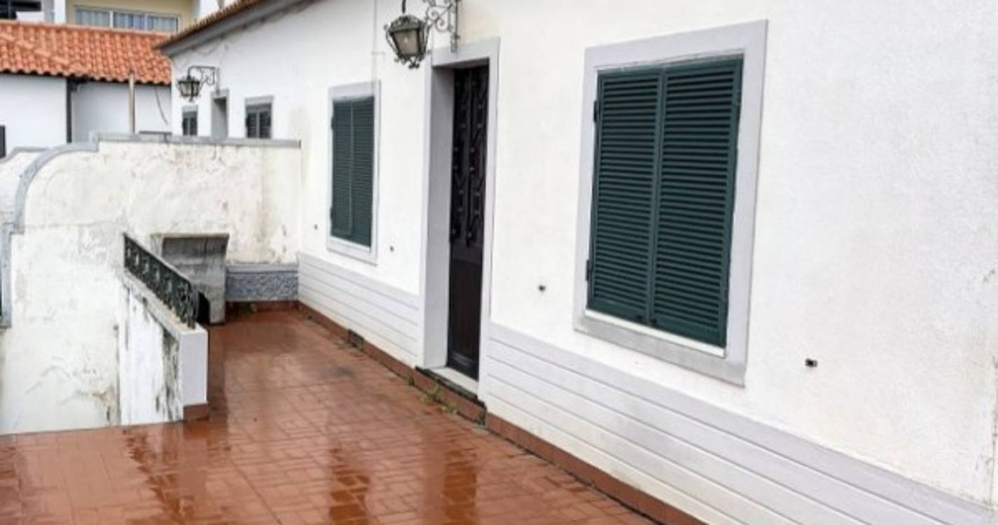 Moradias a venda na rua Levada do Cavalo - Santo Antonio