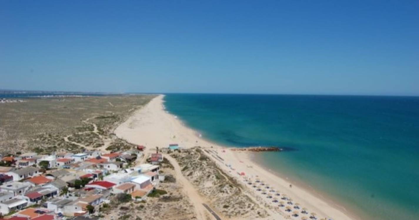 Moradores em protesto fecham escola no Algarve