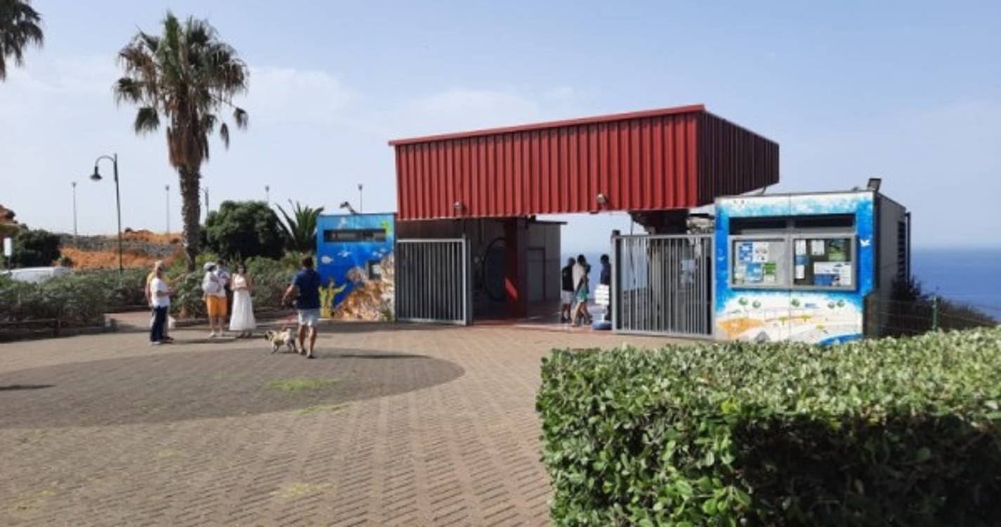 300 pessoas desceram ontem de teleférico para a Praia do Garajau (com vídeo)