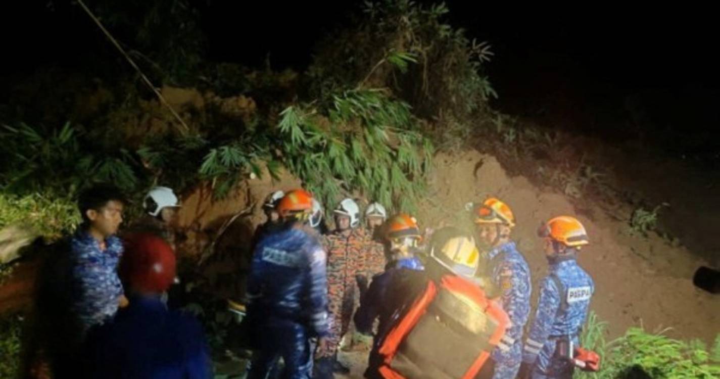 Pelo menos 16 mortos em aluimento de terras na Malásia