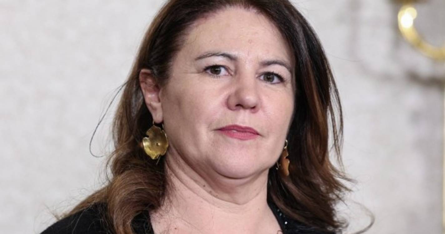 Secretária de Estado "não tem qualquer processo judicial" e contestou arresto