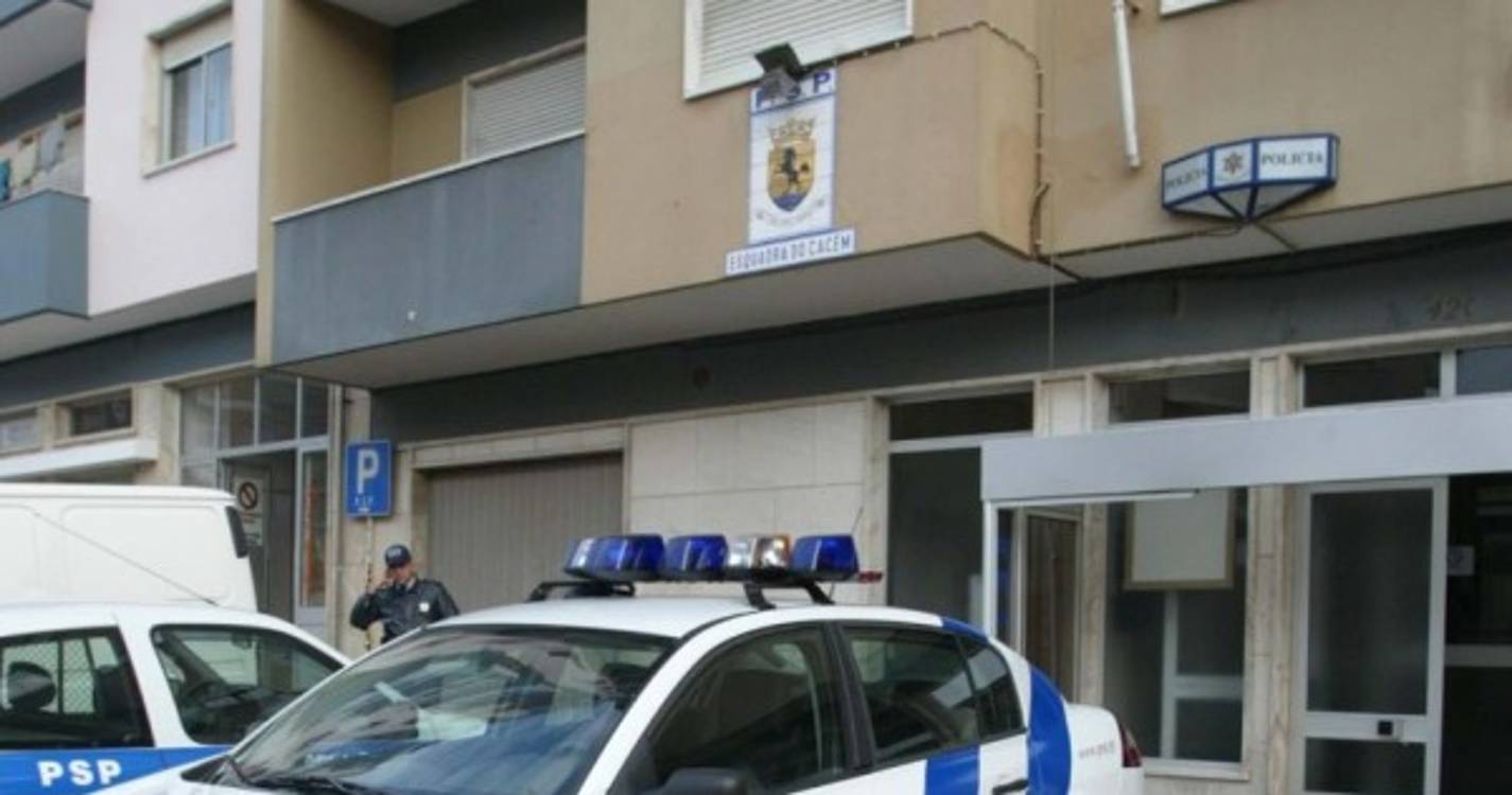 PSP resgata mulher de apartamento em chamas no Cacém