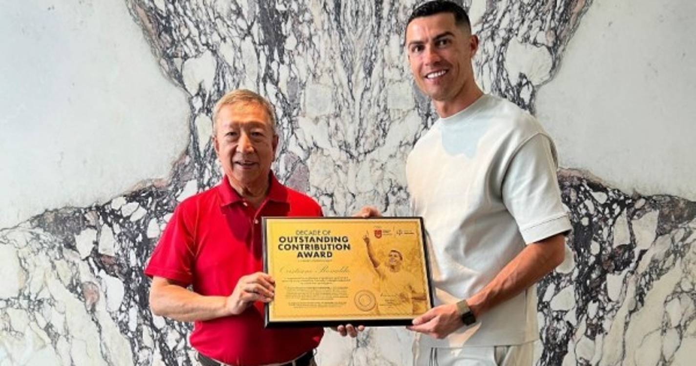 Cristiano Ronaldo distinguido por uma década de apoio à Bolsa de Estudos Peter Lim