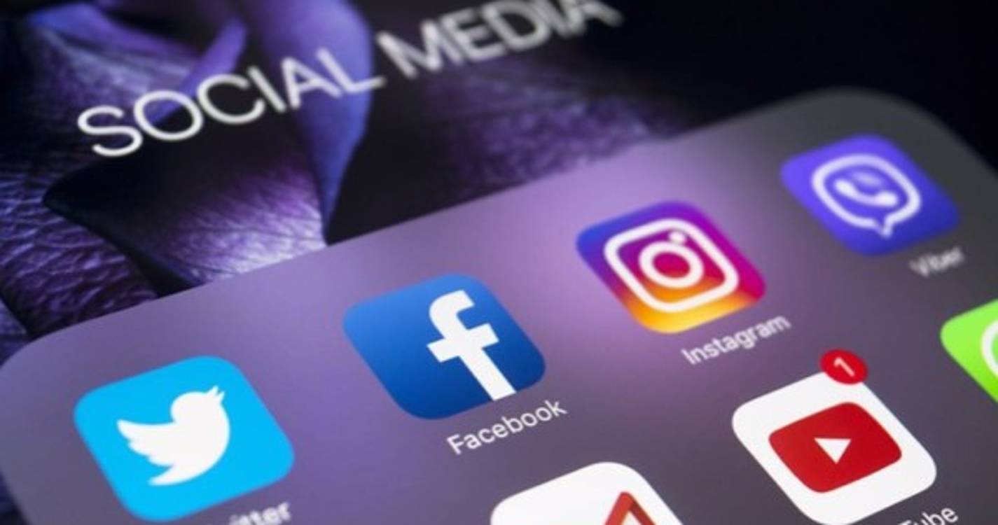 Suicídio de adolescente britânica atribuído a conteúdos de redes sociais