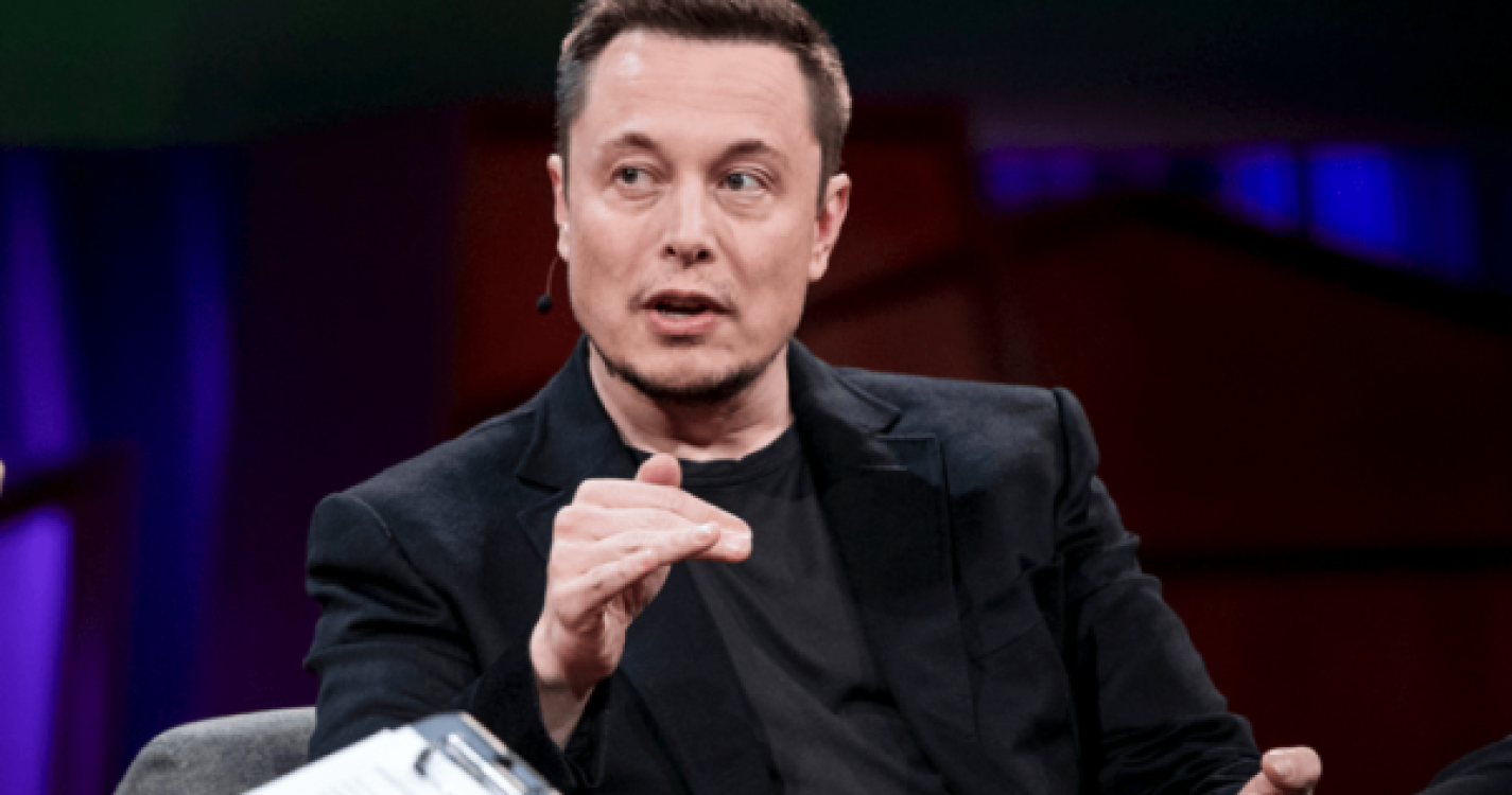 Ex n.º 2 de Musk diz que este tinha acordo informal para tirar Tesla da bolsa