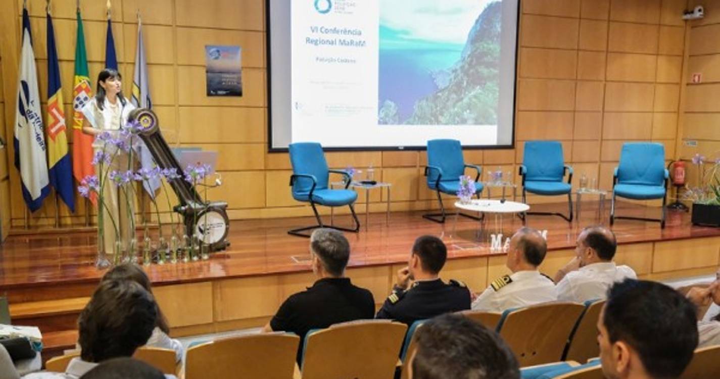 Manchas e espuma no mar &#34;não são esgoto&#34;. &#34;São algas microscópicas&#34;, esclarece Susana Prada