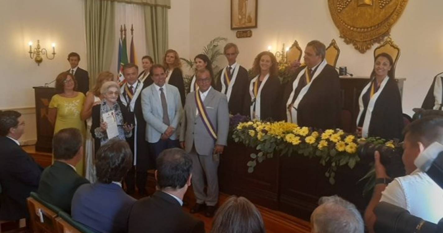 Veja quem foram as personalidades distinguidas hoje com a medalha de mérito municipal grau ouro