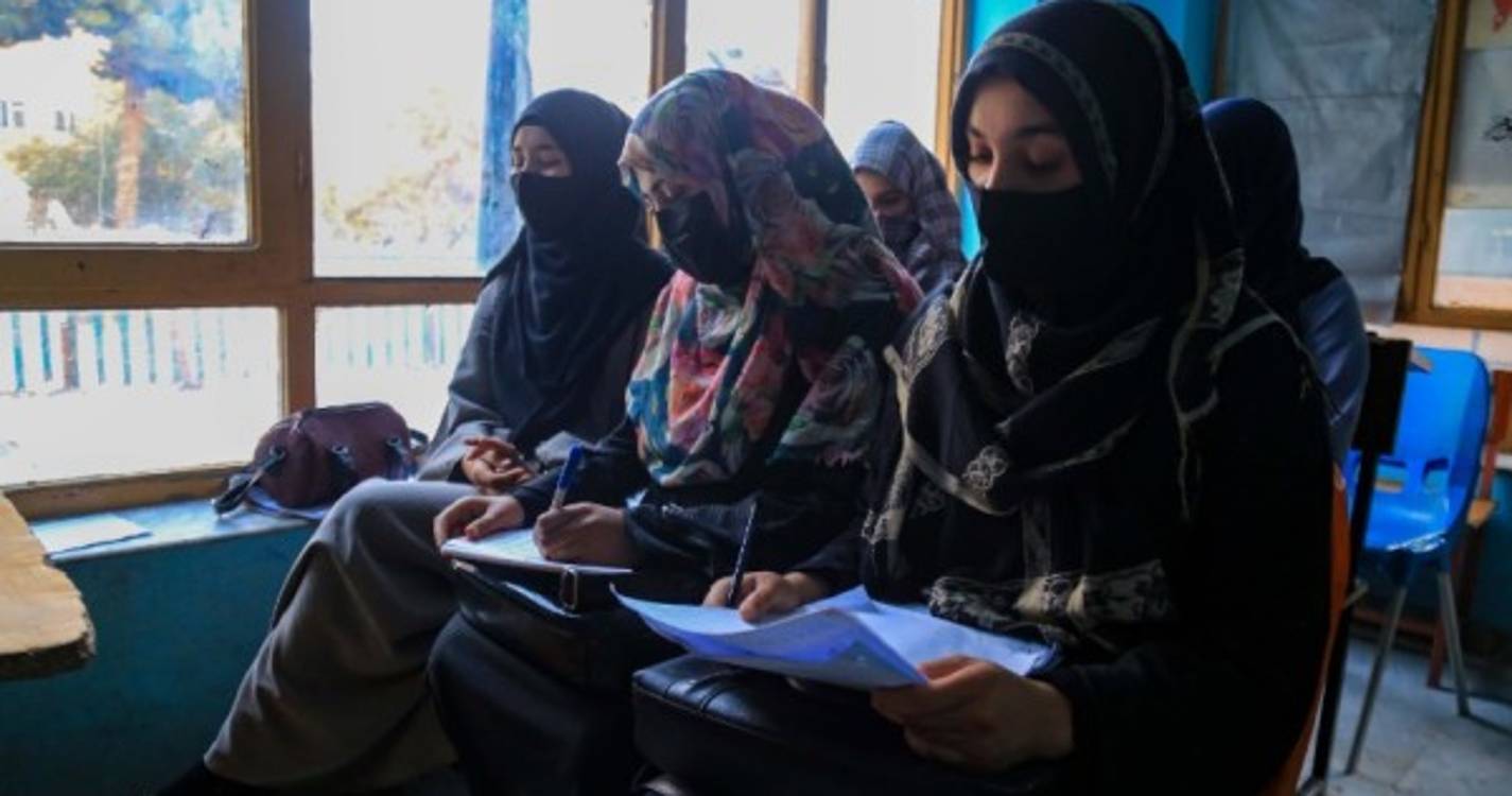 Afeganistão: Líder supremo talibã ordena aplicação ultra restrita de lei islâmica