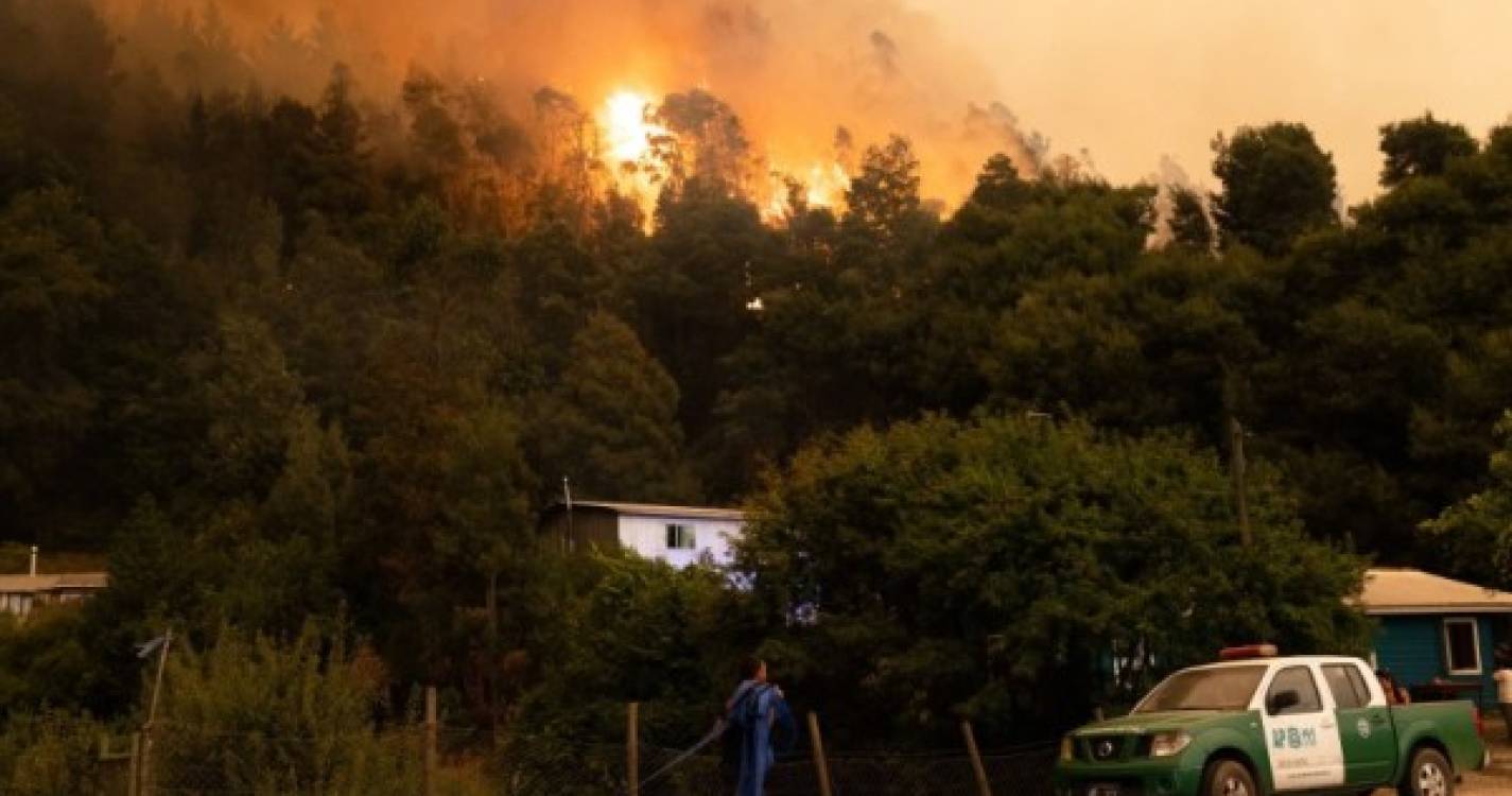 Vaga de incêndios no Chile faz 16 mortes, Presidente pede ajuda internacional