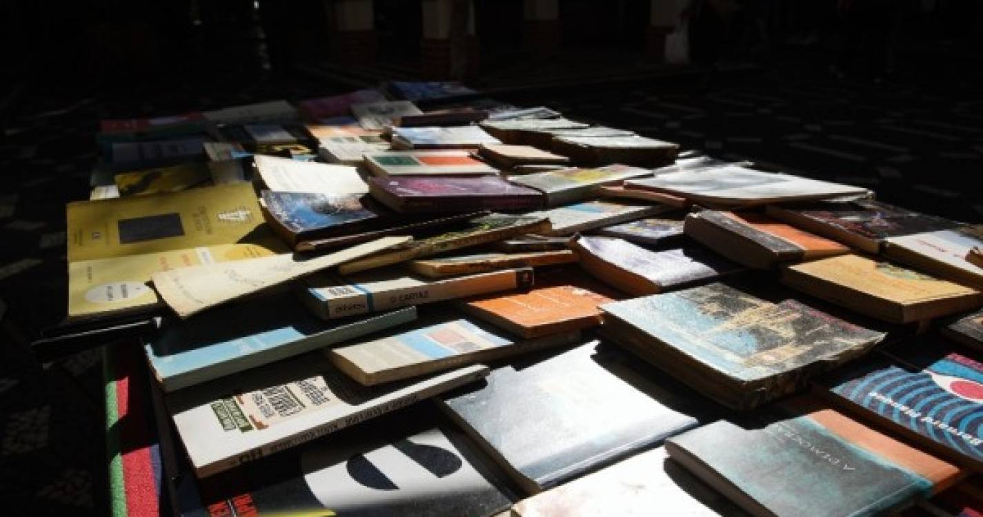 FNAC 'escondeu' livros no Funchal para assinalar o Dia Mundial do Livro