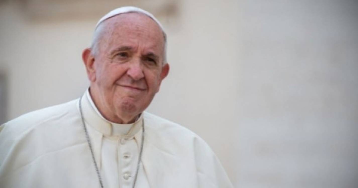 Papa diz que guerra sem sentido ameaça o mundo inteiro