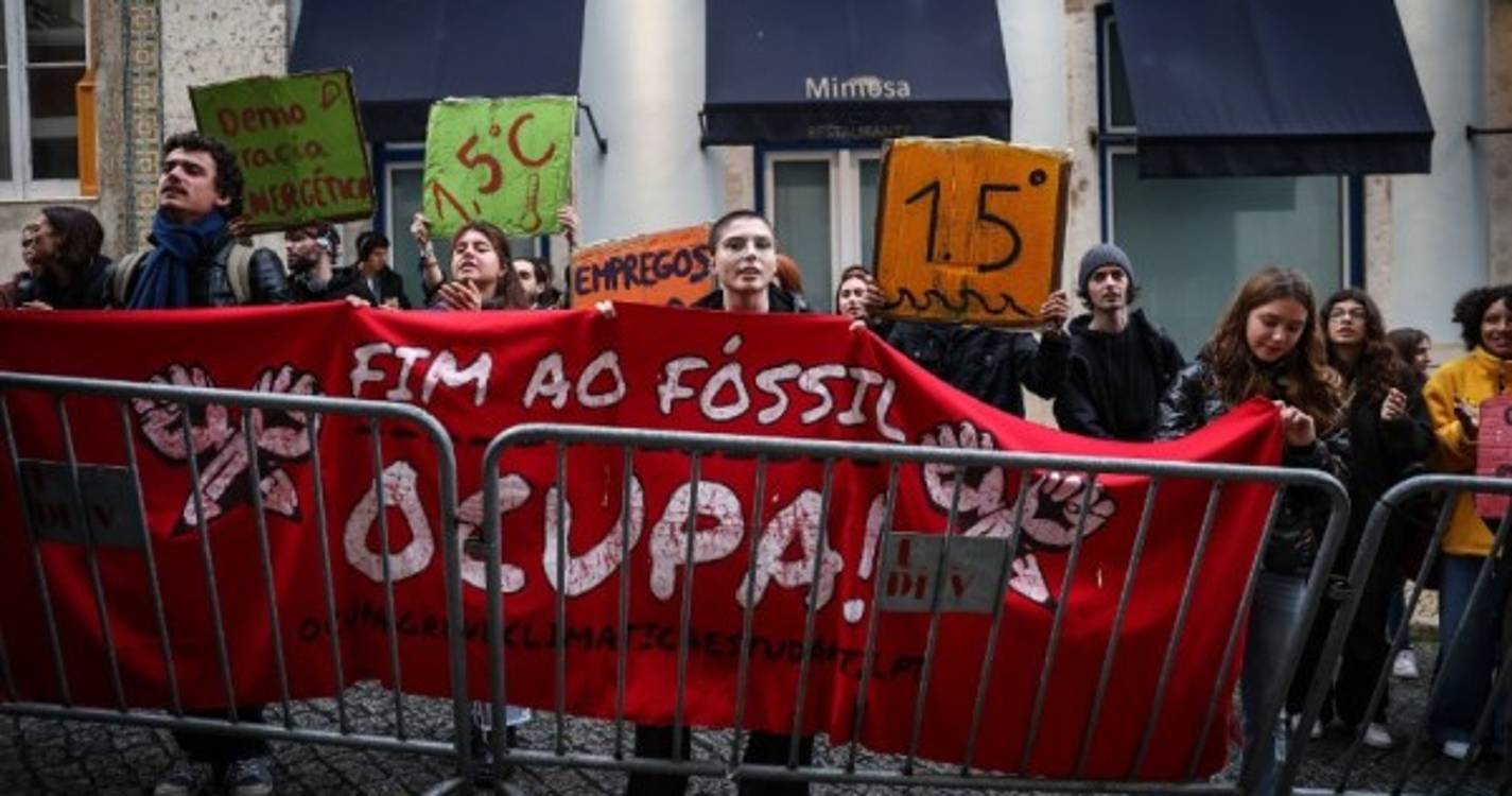 Clima: Cinco ativistas detidos no Ministério da Economia