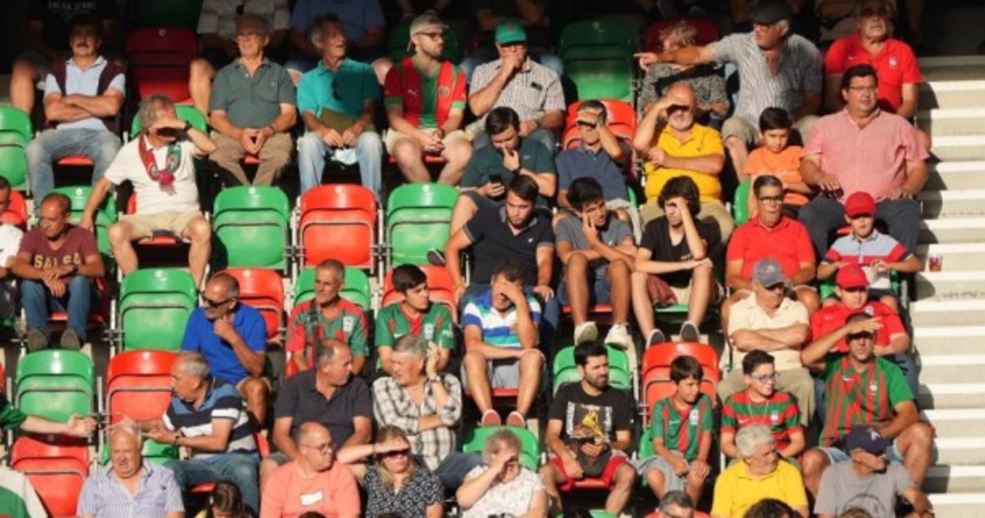 Massa humana já 'embeleza' Estádio do Marítimo