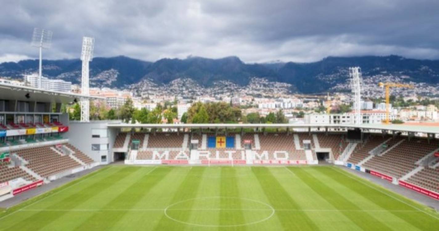 País do futebol de olhos colocados no Funchal
