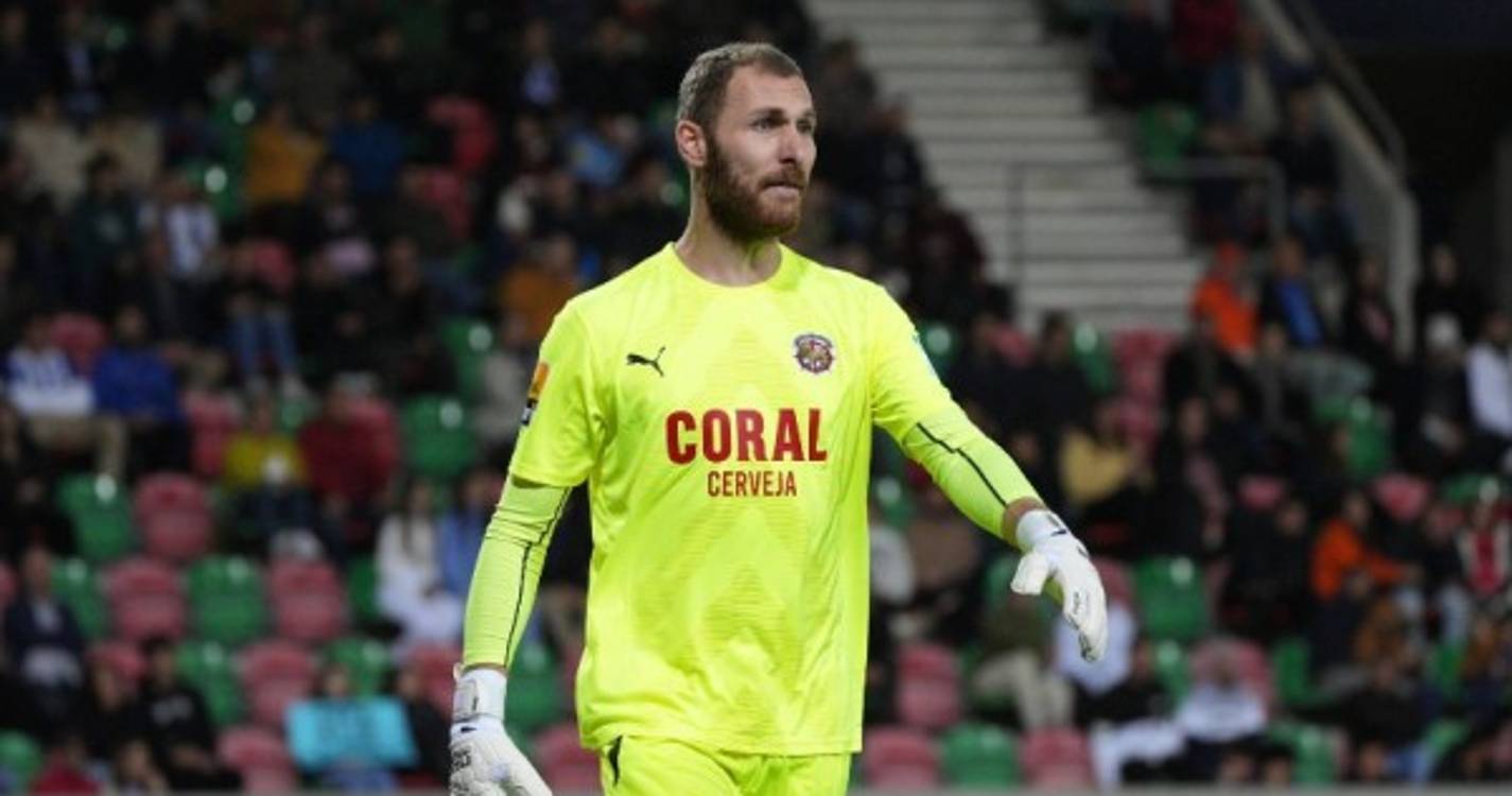 Marítimo anuncia saídas do guardião Makaridze e Lucho Vega