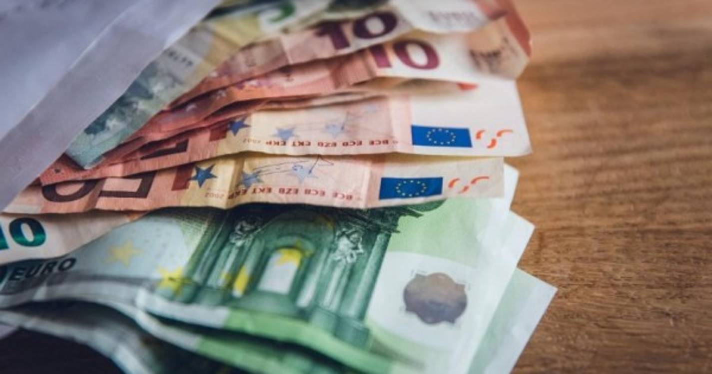 Aumentos salariais na função pública começam hoje a ser pagos