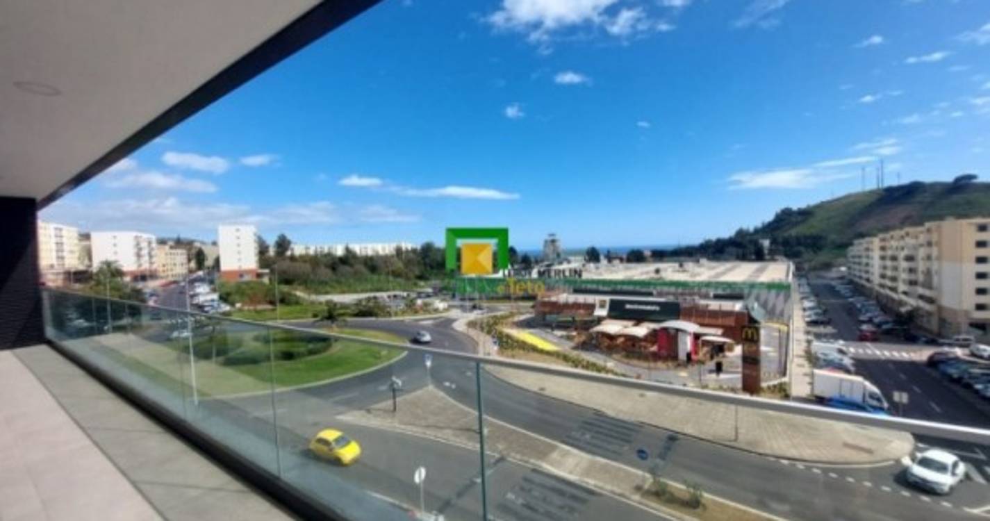 Procura 1 apartamento Novo, próximo de muitos serviços?