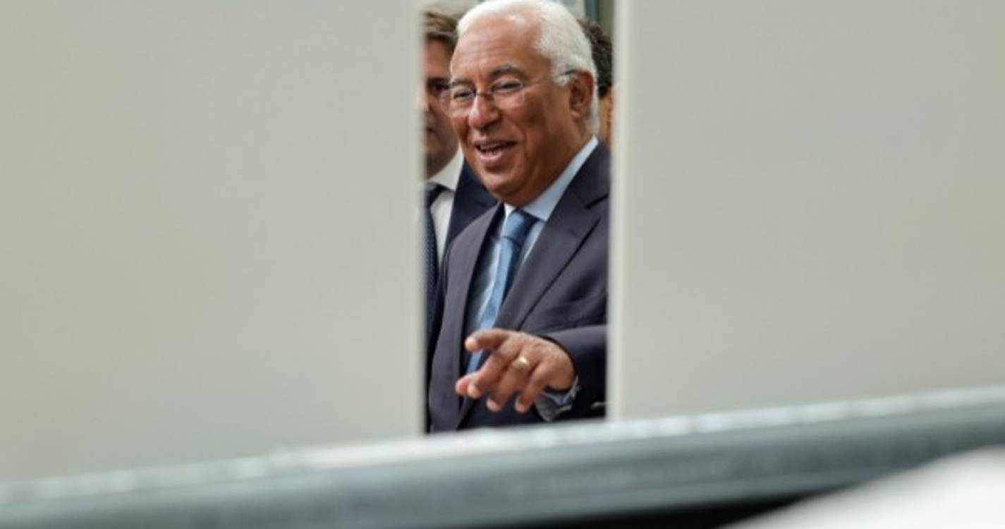 Governo recebido com protestos em Braga por dezenas de manifestantes