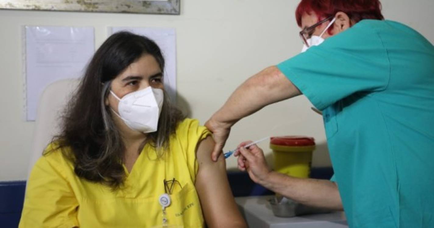 Veja como decorreu o início da vacinação contra a covid-19 no Porto Santo (com imagens)