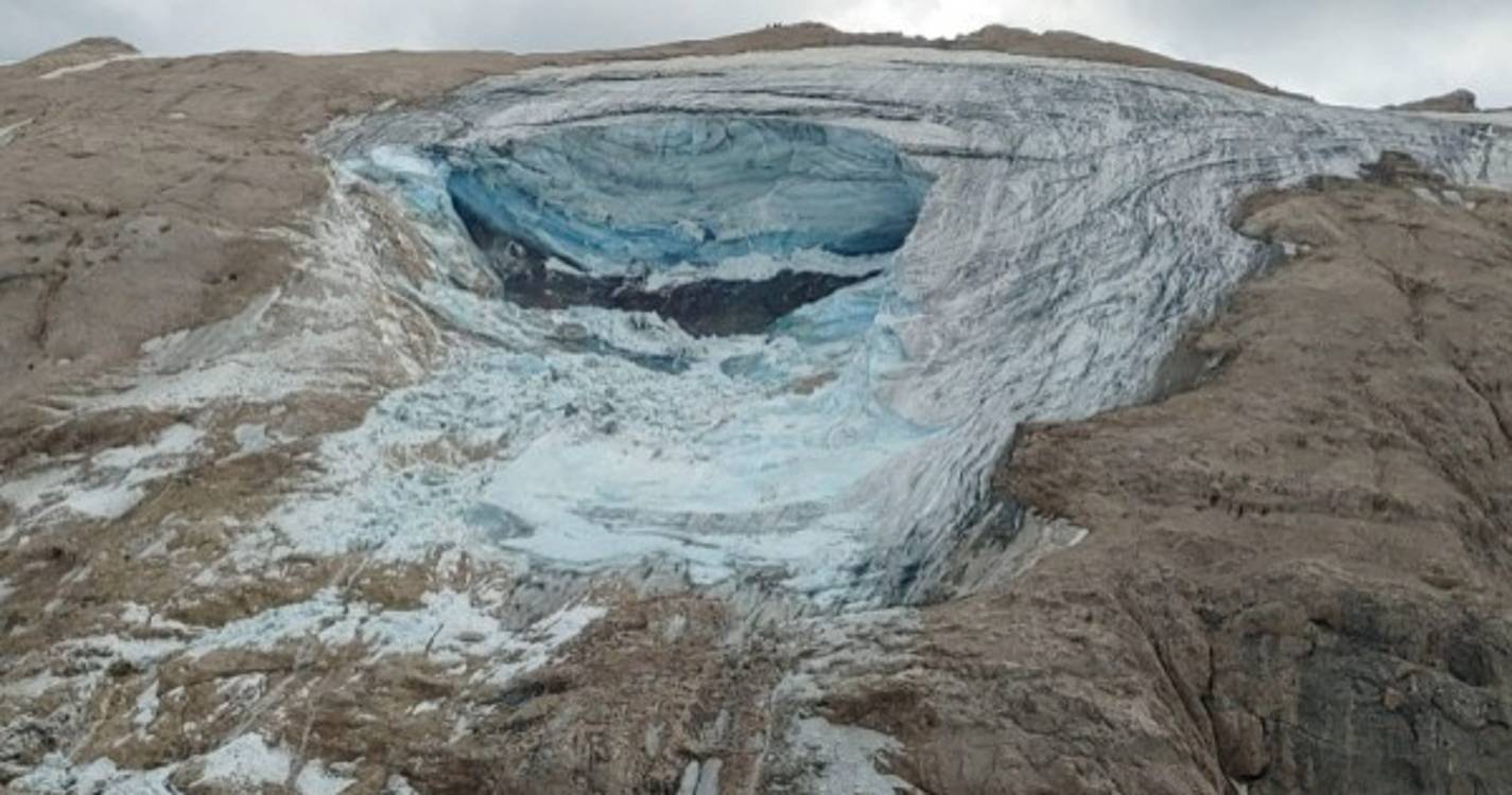 Vinte desaparecidos nos Alpes italianos após derrocada de parte de glaciar