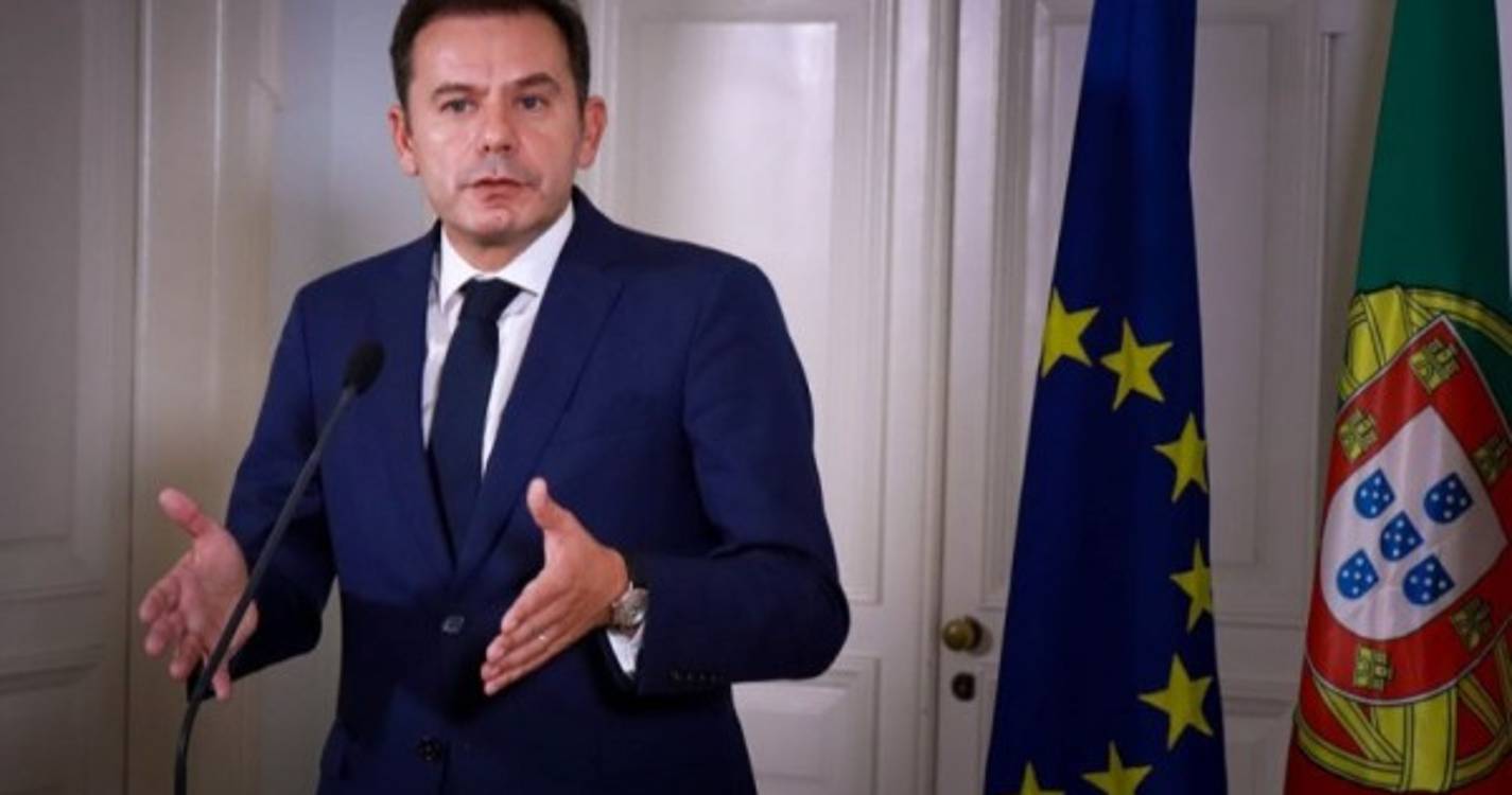 Montenegro acusa Costa de "desonestidade política" nas pensões